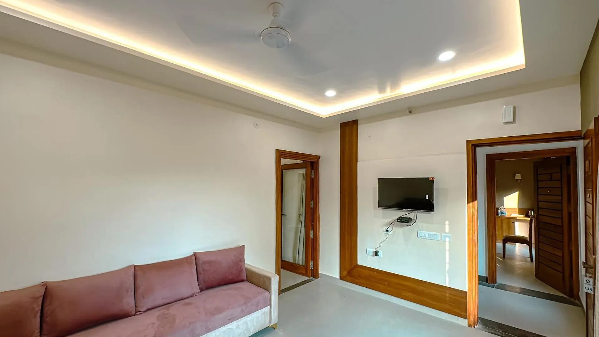 Hotel Ananda Kashi Varanasi 3*,  India