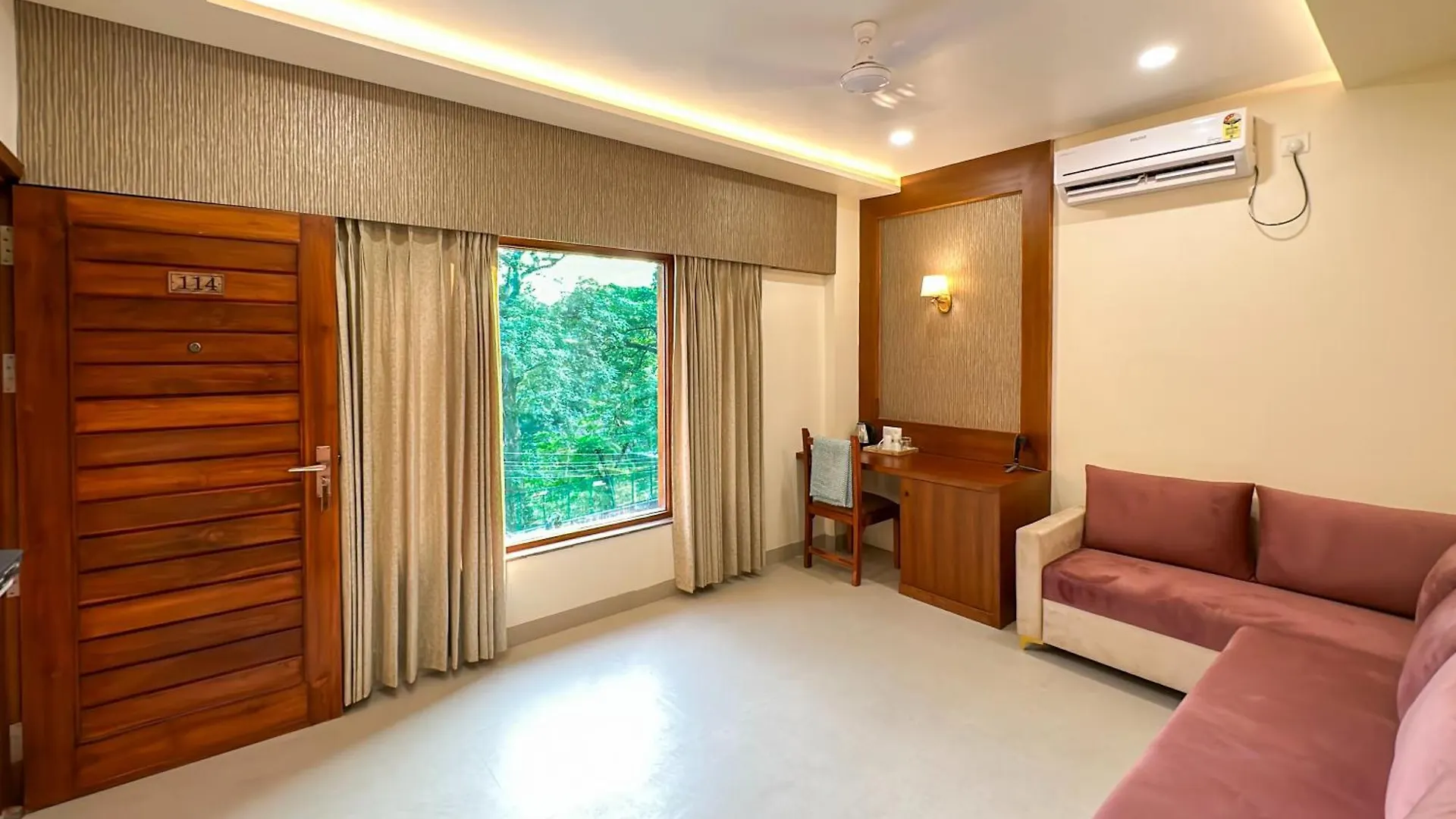 Hotel Ananda Kashi Varanasi 3*,  India